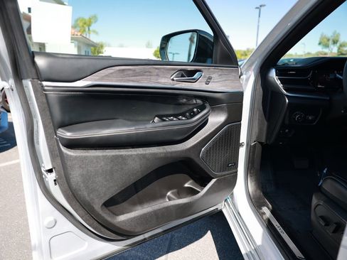 Used 2023 Jeep Grand Cherokee Overland RWD image 16