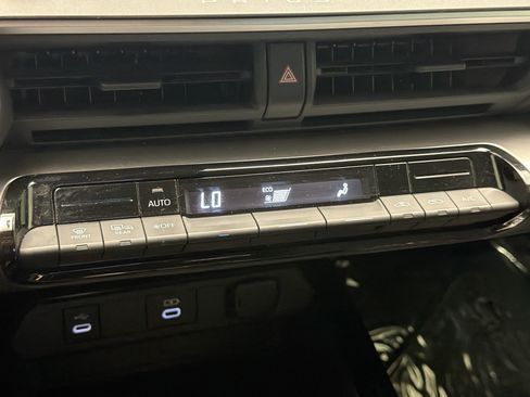 Used 2023 Toyota Prius LE FWD image 10