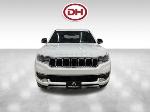 Used 2023 Jeep Wagoneer Series III w/ Preferred Equipment Group AWD/4WD image 8