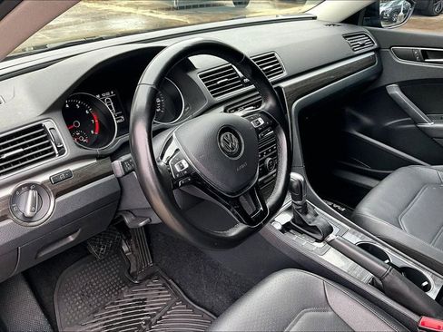 Used 2018 Volkswagen Passat 2.0T SE image 14