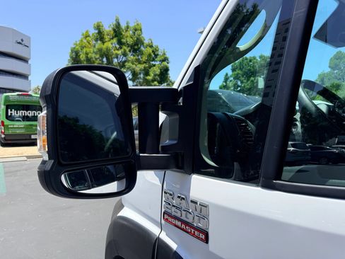 Used 2022 RAM ProMaster 2500 w/ Convenience Group FWD image 2