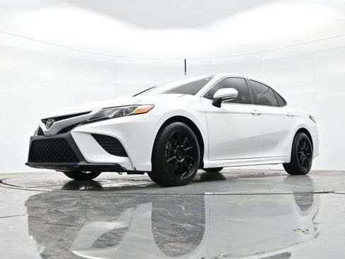 Used 2018 Toyota Camry SE w/ Moonroof Package image 27