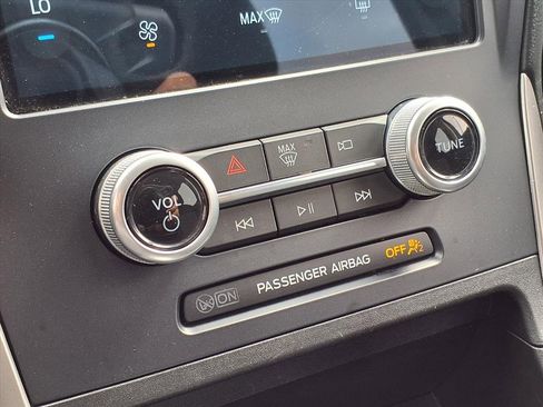 Certified 2022 Ford Edge SE w/ Black Appearance Package image 27