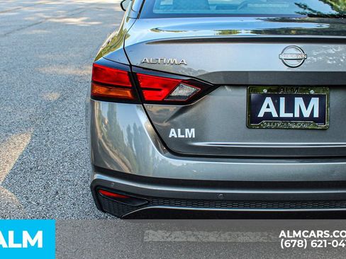 Used 2025 Nissan Altima 2.5 SV FWD image 11