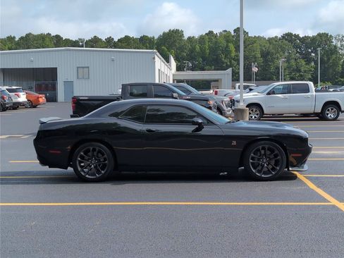 Used 2022 Dodge Challenger R/T Scat Pack RWD image 8