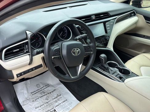 Used 2018 Toyota Camry XLE FWD image 17