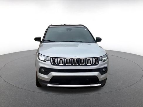 Used 2025 Jeep Compass Limited AWD/4WD image 4