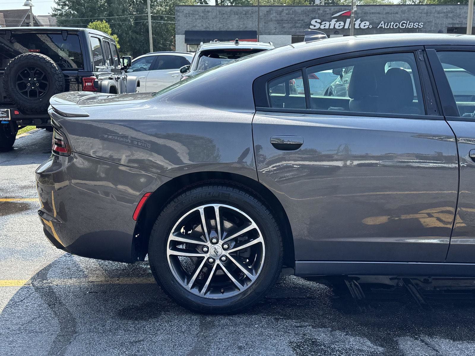 Used 2019 Dodge Charger SXT AWD/4WD image 9