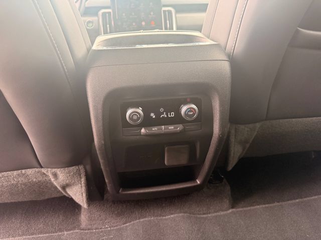Used 2026 GMC Acadia Elevation w/ Elevation Premium Package FWD image 13