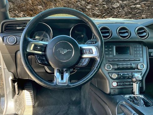 Used 2016 Ford Mustang Coupe image 5