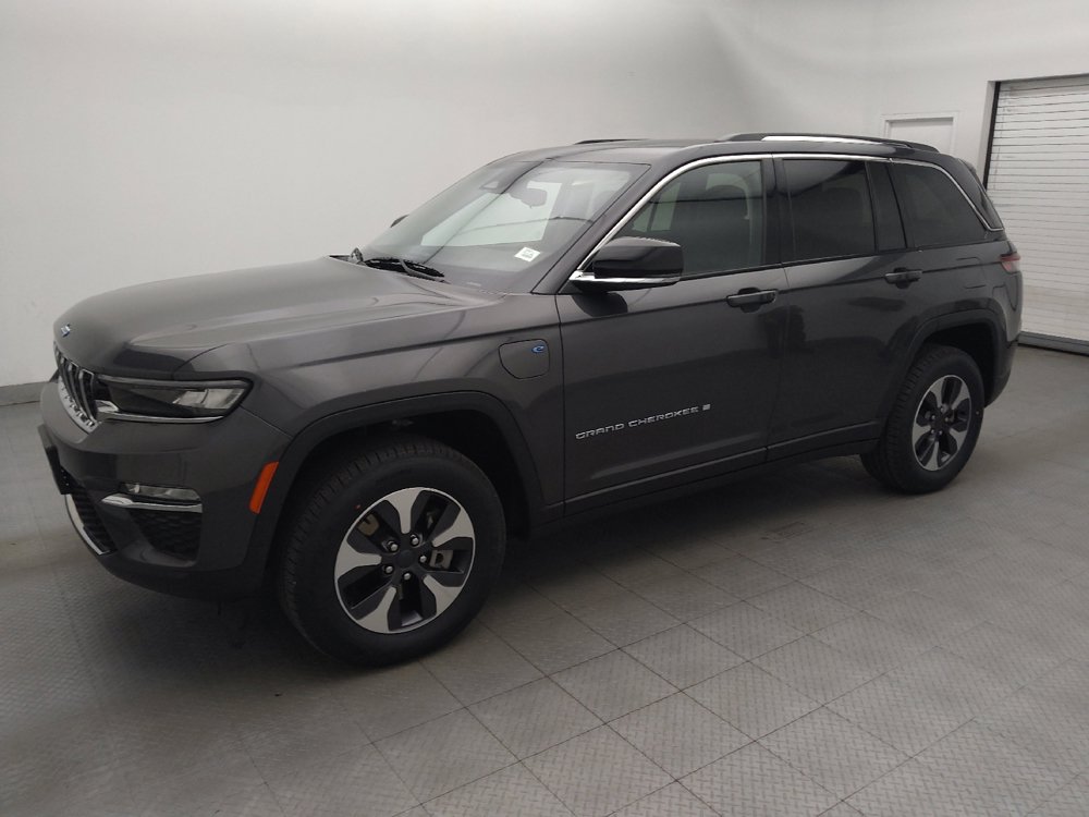 Used 2023 Jeep Grand Cherokee 4WD 4xe image 2