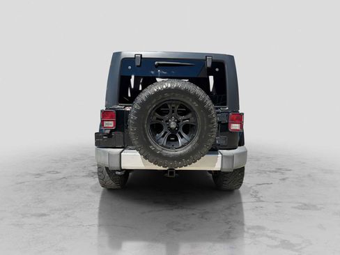 Used 2013 Jeep Wrangler Unlimited Sahara w/ Connectivity Group AWD/4WD image 5