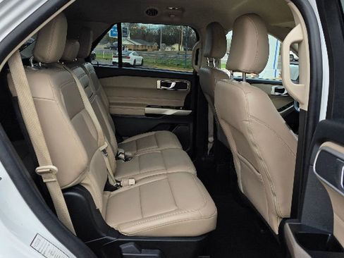 Used 2023 Ford Explorer XLT w/ Equipment Group 202A image 10