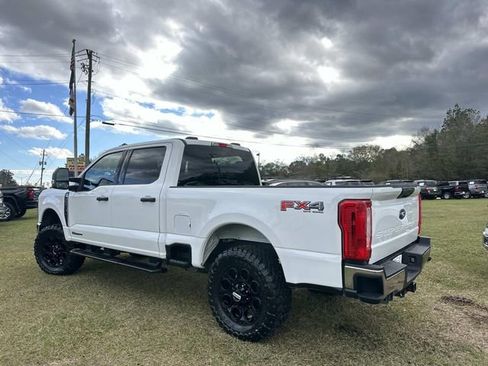 Certified 2025 Ford F250 XLT w/ FX4 Off-Road Package image 9