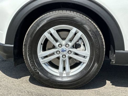 Certified 2024 Ford Explorer XLT RWD image 25