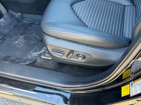 Used 2025 Toyota Highlander XSE image 23