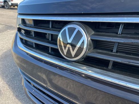 Used 2022 Volkswagen Tiguan SE R-Line image 10