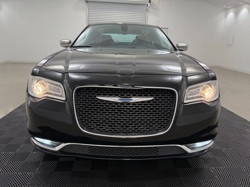 Used 2018 Chrysler 300 Limited RWD image 2