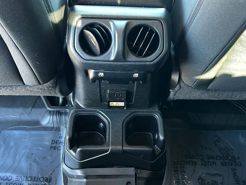 Used 2022 Jeep Gladiator Sport image 25