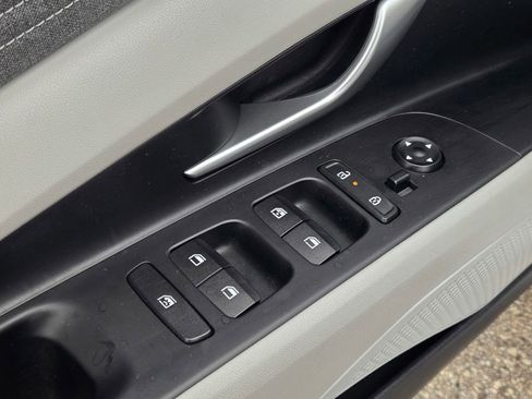 Certified 2024 Hyundai Elantra Limited image 28