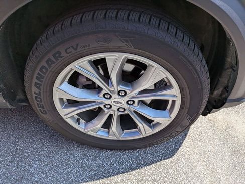 Used 2023 Ford Explorer XLT w/ Equipment Group 202A AWD/4WD image 8