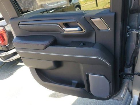 Used 2026 GMC Sierra 2500 AT4X image 12