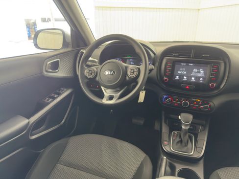 Used 2020 Kia Soul LX image 15