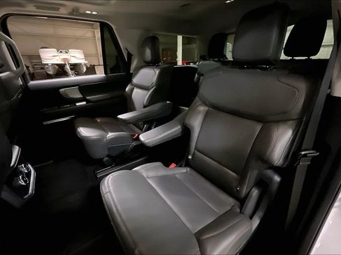 Certified 2025 Ford Expedition Active AWD/4WD image 25