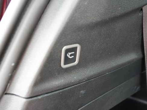 Used 2025 Chrysler Pacifica Select AWD/4WD image 24