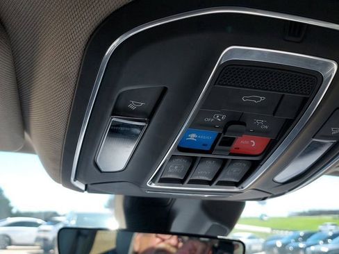 Used 2022 Jeep Wagoneer Series III w/ Premium Group I image 30