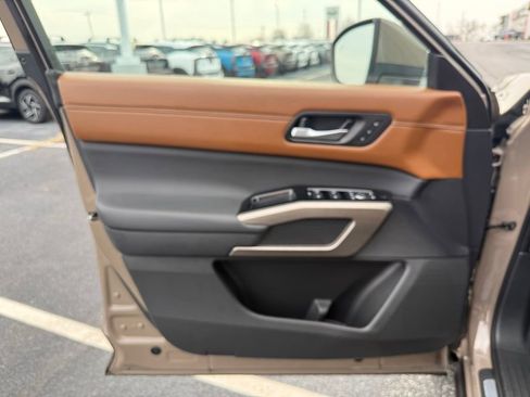 Used 2024 Nissan Pathfinder Platinum w/ Cargo Package image 10