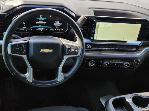 Used 2024 Chevrolet Silverado 1500 LT w/ Z71 Off-Road Package AWD/4WD image 9