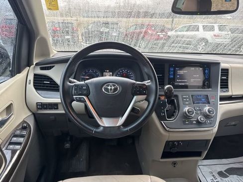 Used 2016 Toyota Sienna XLE w/ XLE Navigation Package image 16