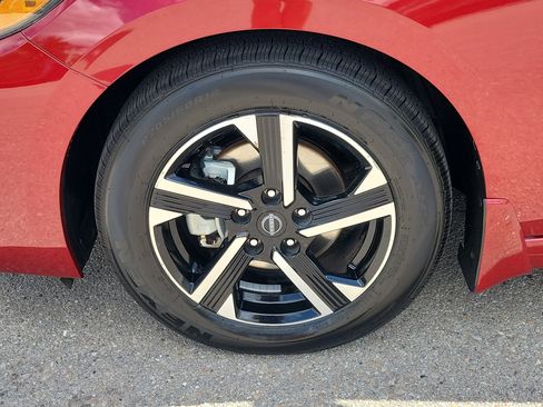 Used 2024 Nissan Sentra SV FWD image 8