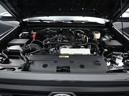 Certified 2025 Toyota Tacoma SR5 AWD/4WD image 34