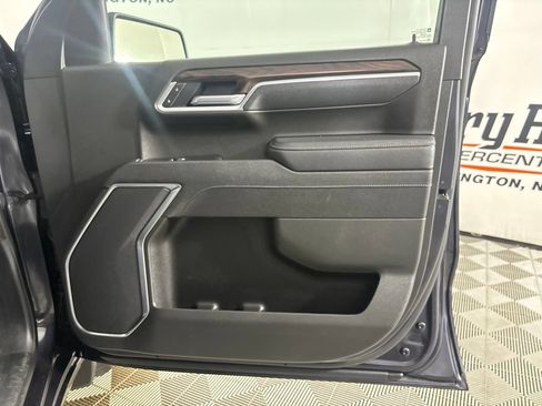 Used 2025 GMC Sierra 1500 SLT AWD/4WD image 30