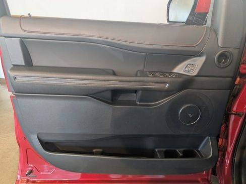 Used 2022 Ford Expedition Max Limited image 11