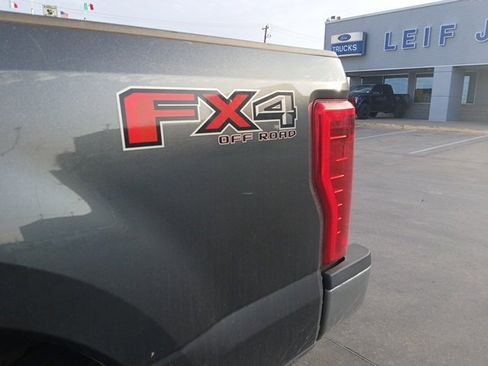 Used 2017 Ford F250 XLT w/ XLT Value Package image 11