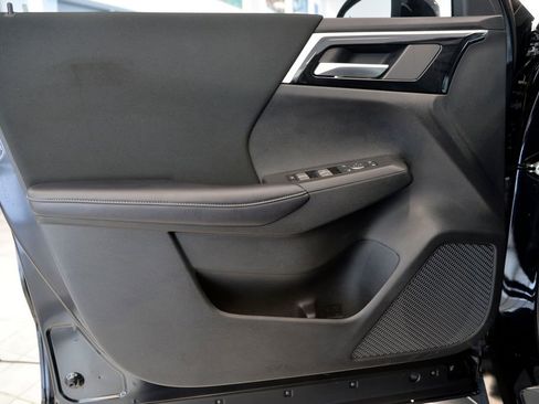 Used 2025 Mitsubishi Outlander ES AWD/4WD image 15