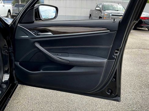 Used 2019 BMW 530i w/ Convenience Package image 22