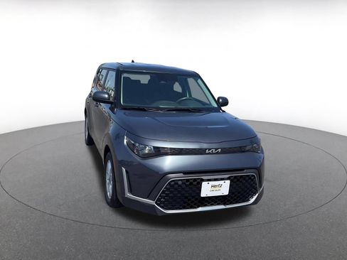 Used 2025 Kia Soul LX w/ LX Technology Package FWD image 3