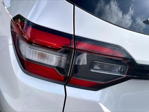 Used 2025 Honda Pilot Touring image 29
