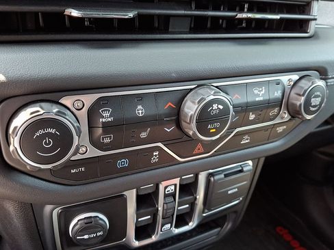 Used 2024 Jeep Wrangler Unlimited Sahara w/ Technology Group AWD/4WD image 16