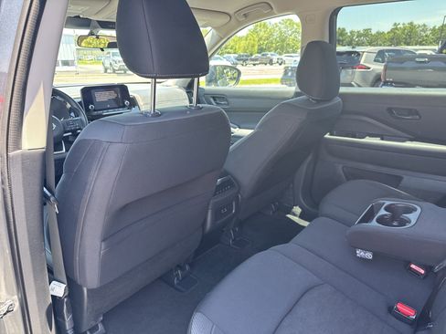 Used 2025 Nissan Pathfinder SV FWD image 25
