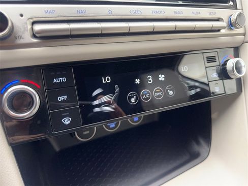 Used 2025 Genesis G70 2.5T image 67