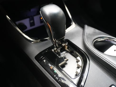 Used 2016 Toyota Avalon Limited image 22