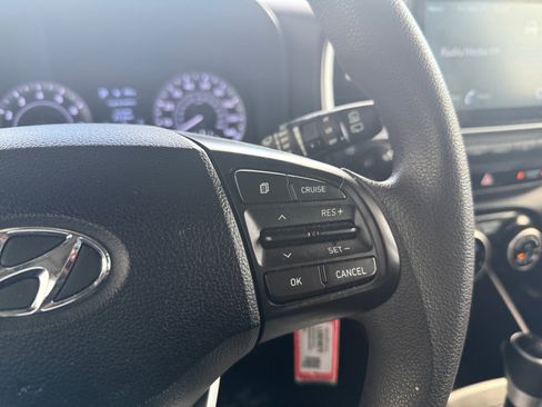 Used 2020 Hyundai Venue SEL image 18