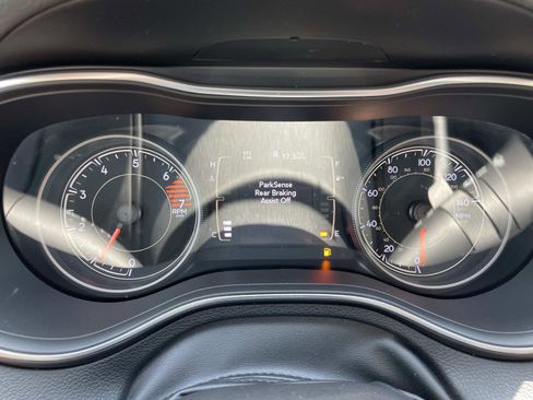 Used 2019 Jeep Cherokee Latitude Plus AWD/4WD image 23