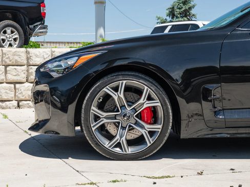 Used 2018 Kia Stinger GT1 AWD/4WD image 4