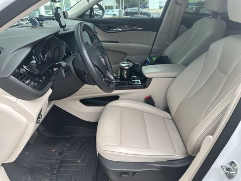 Used 2023 Buick Envision Essence image 10